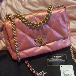 Chanel 19 Iridescent Pink 21P